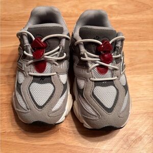 New Balance Kids' 9060 sneakers in the "Rain Cloud/Castlerock"